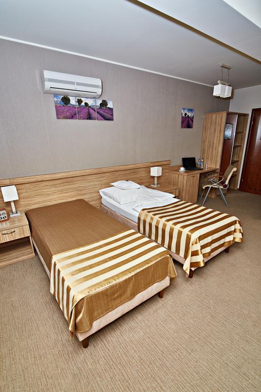 Hotel Ted Радомско Экстерьер фото